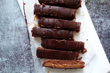 Chocolate quince mousse bars